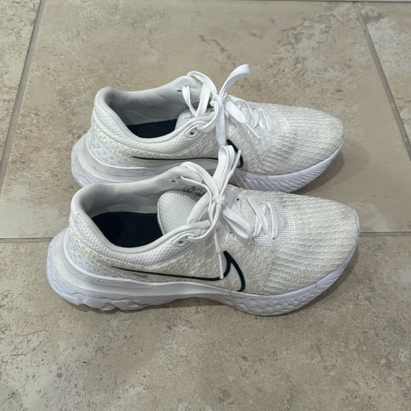 Nike Shoes - Nike running sneakers